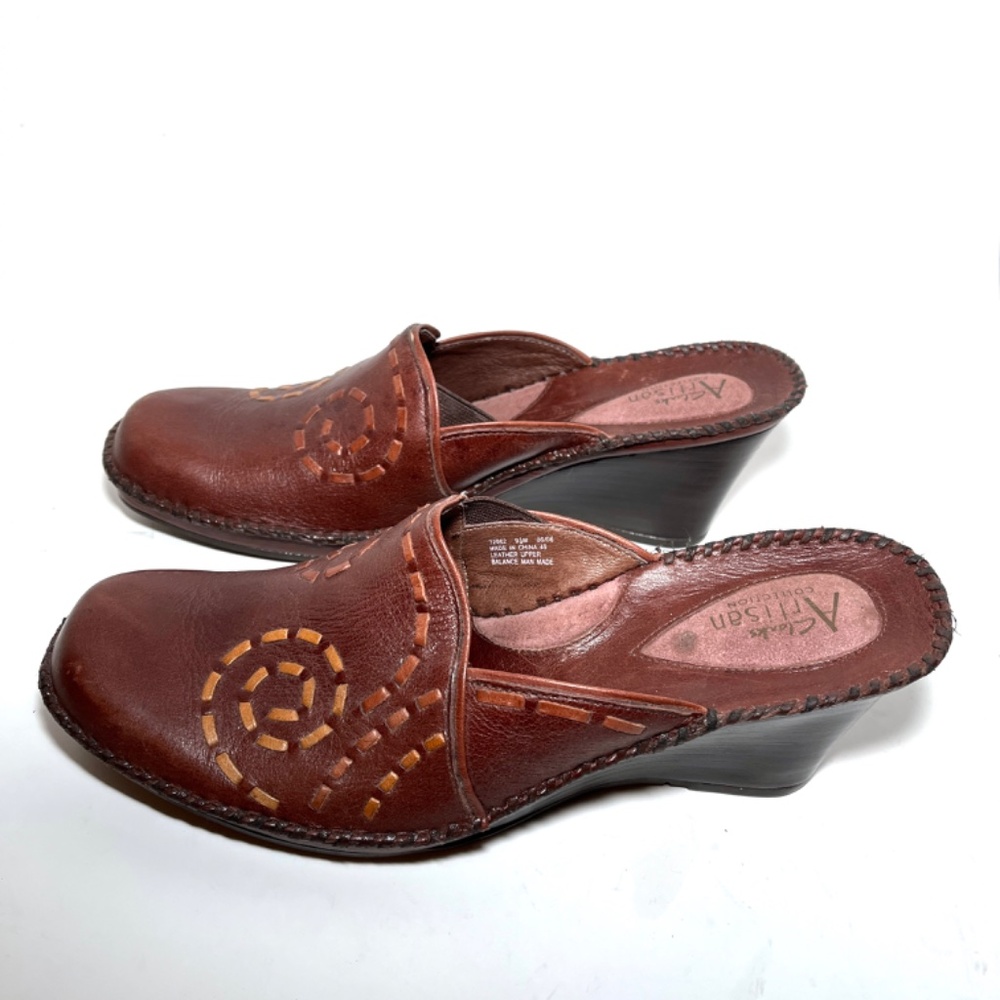 Clarks Artisan Brown Leather Stitched Swirl Wedge Mules Clogs - Picture 3 of 10